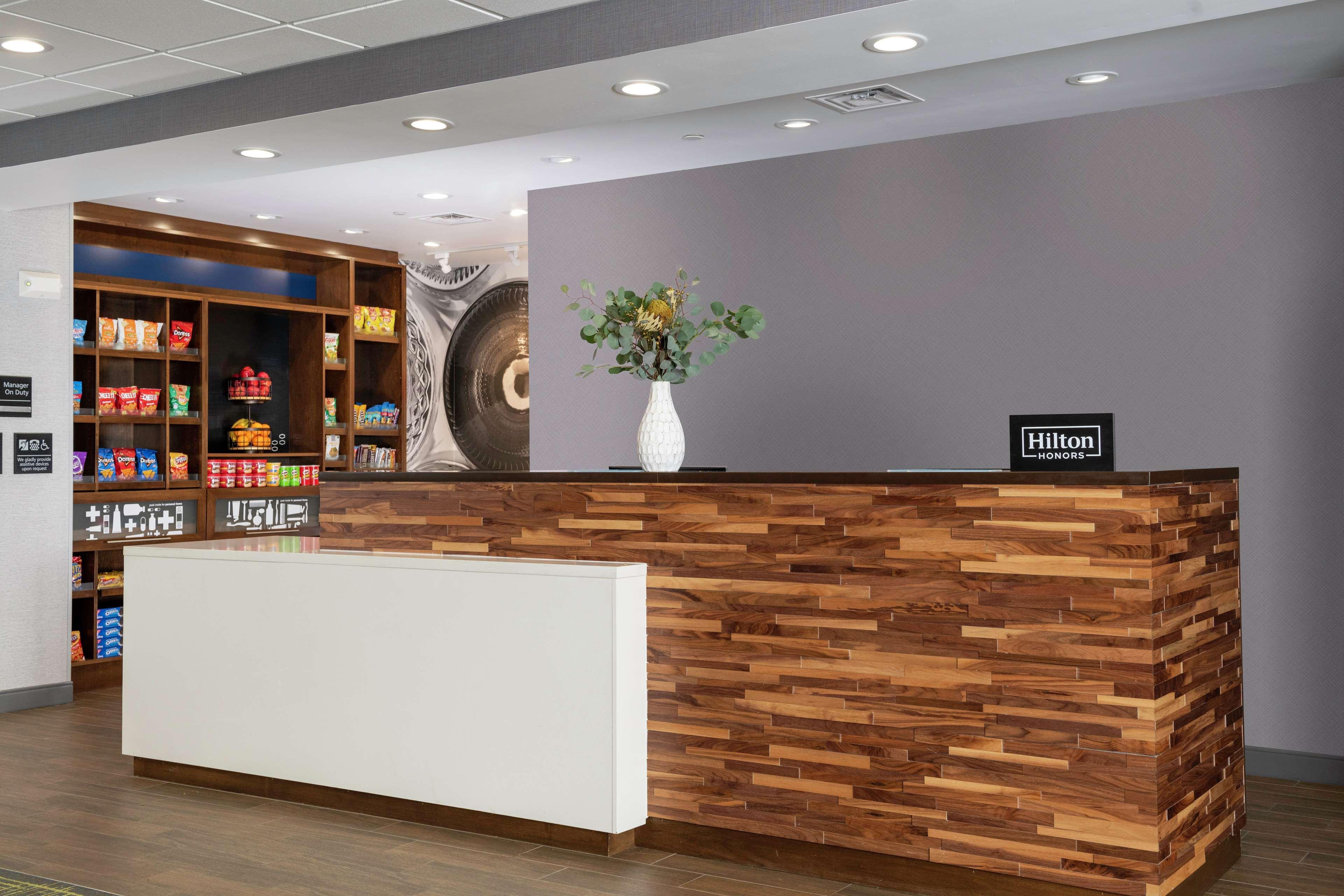 Hampton Inn & Suites Pittsburgh New Stanton Pa מראה חיצוני תמונה