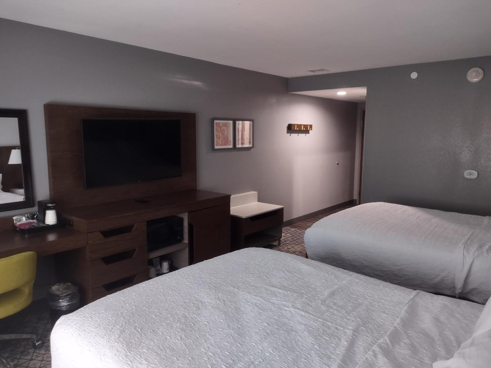 Hampton Inn & Suites Pittsburgh New Stanton Pa מראה חיצוני תמונה