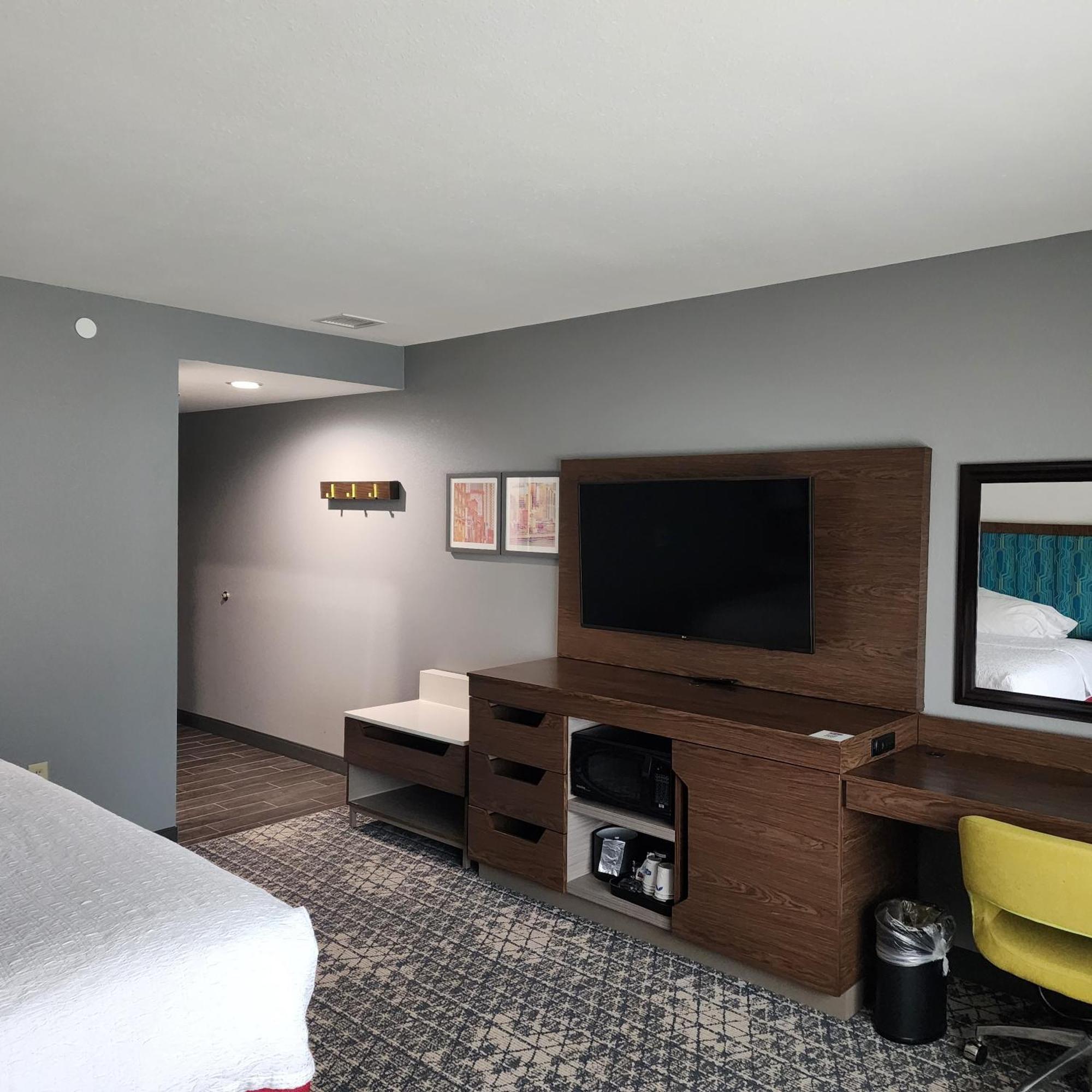 Hampton Inn & Suites Pittsburgh New Stanton Pa מראה חיצוני תמונה